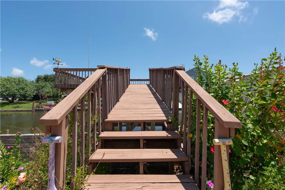 3313 Laguna Shores Corpus Christi, TX 78418