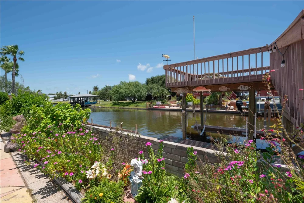 3313 Laguna Shores Corpus Christi, TX 78418