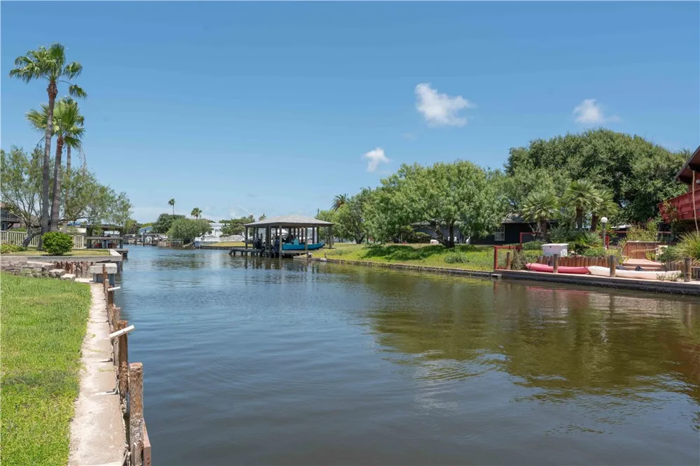3313 Laguna Shores Corpus Christi, TX 78418