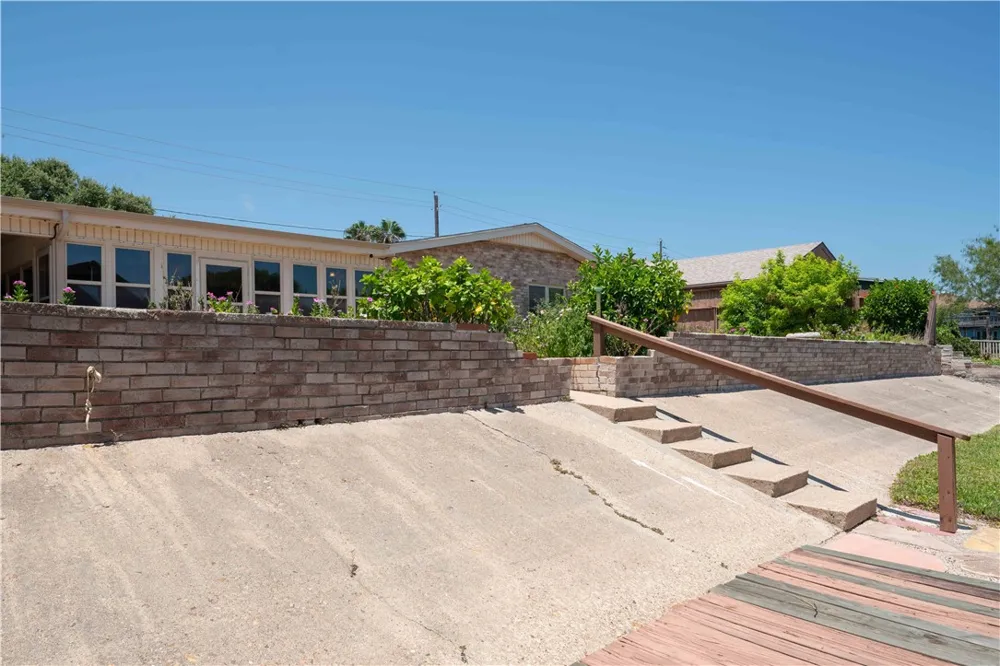 3313 Laguna Shores Corpus Christi, TX 78418