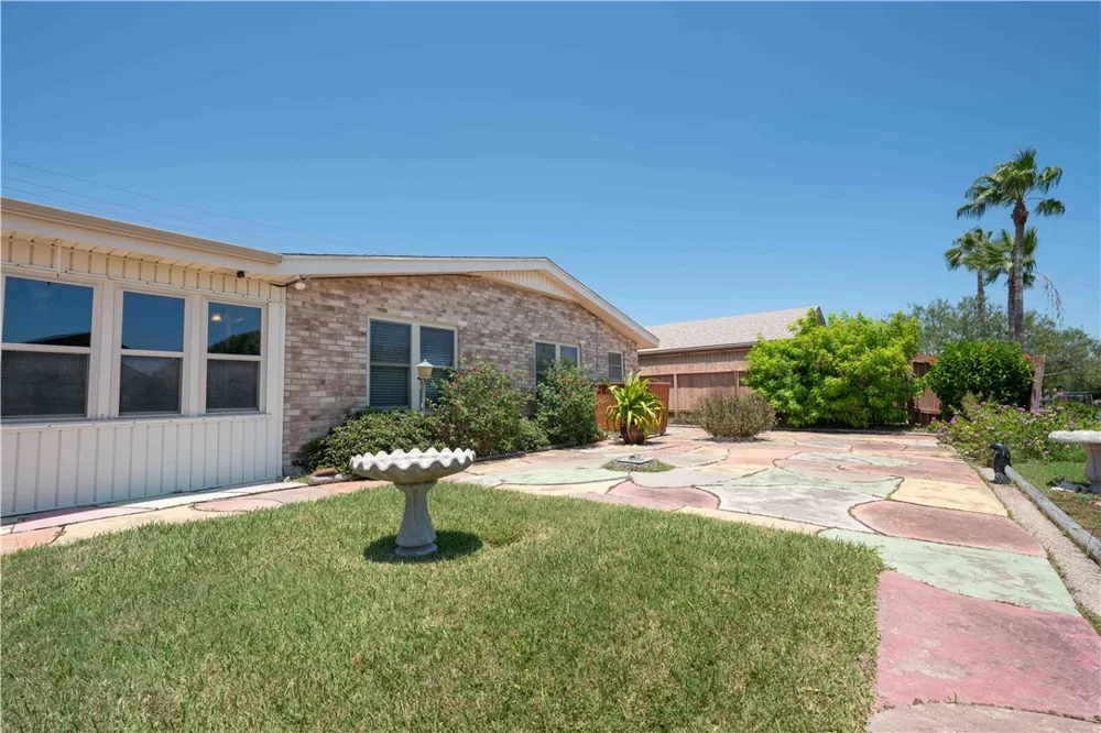 3313 Laguna Shores Corpus Christi, TX 78418