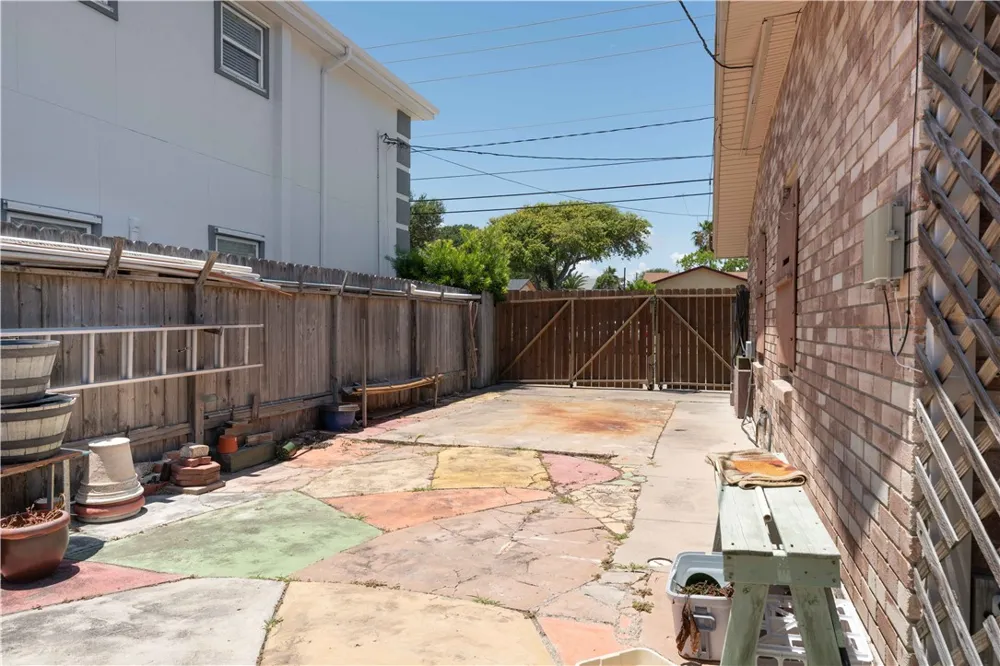 3313 Laguna Shores Corpus Christi, TX 78418