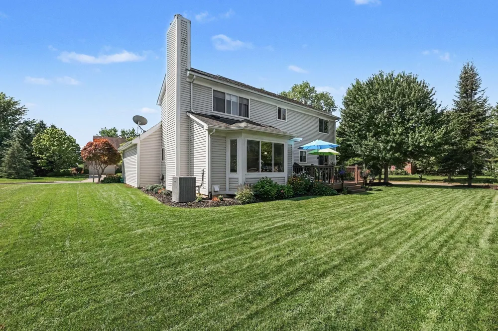 913 Darwin Drive Chelsea, MI 48118