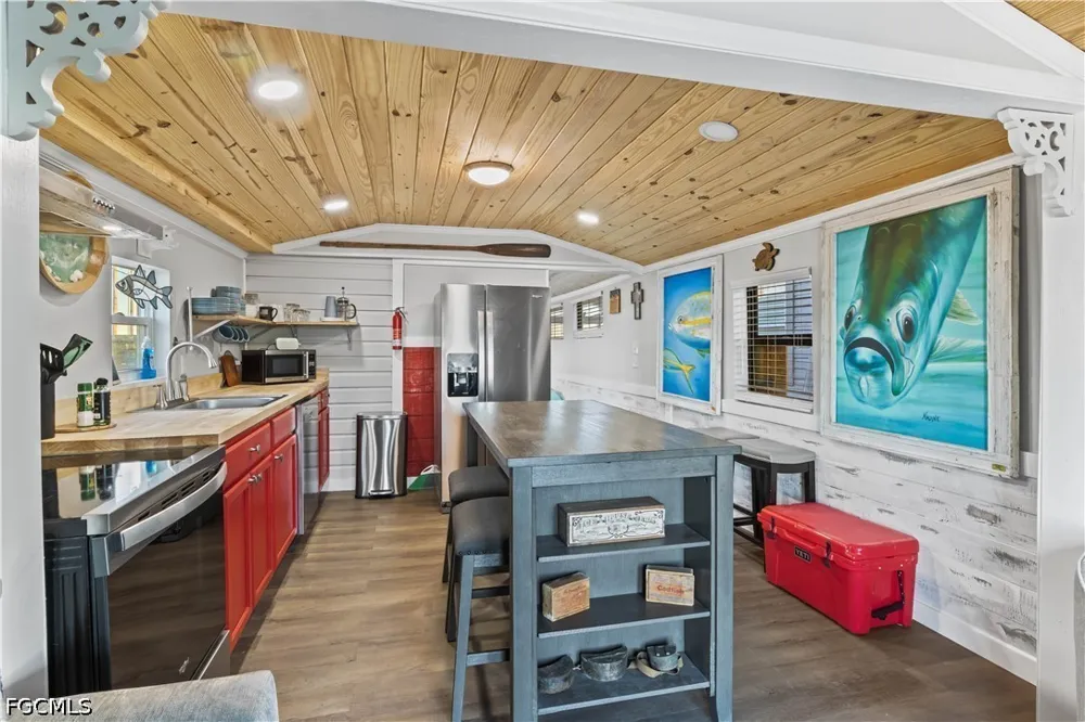 Pine Island Road NW Matlacha, FL 33993