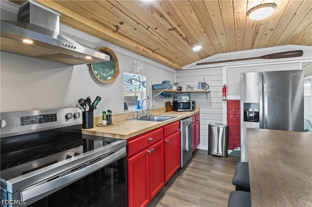 Pine Island Road NW Matlacha, FL 33993