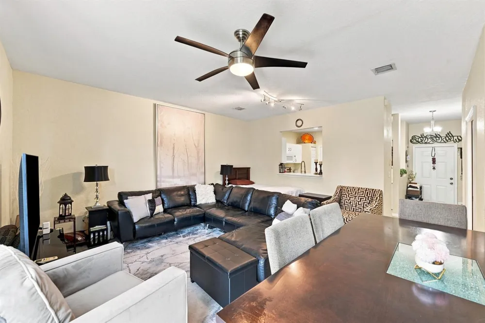 5477 NW 90th Terrace Sunrise, FL 33351