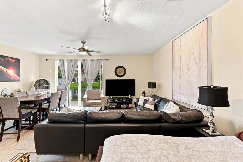 5477 NW 90th Terrace Sunrise, FL 33351