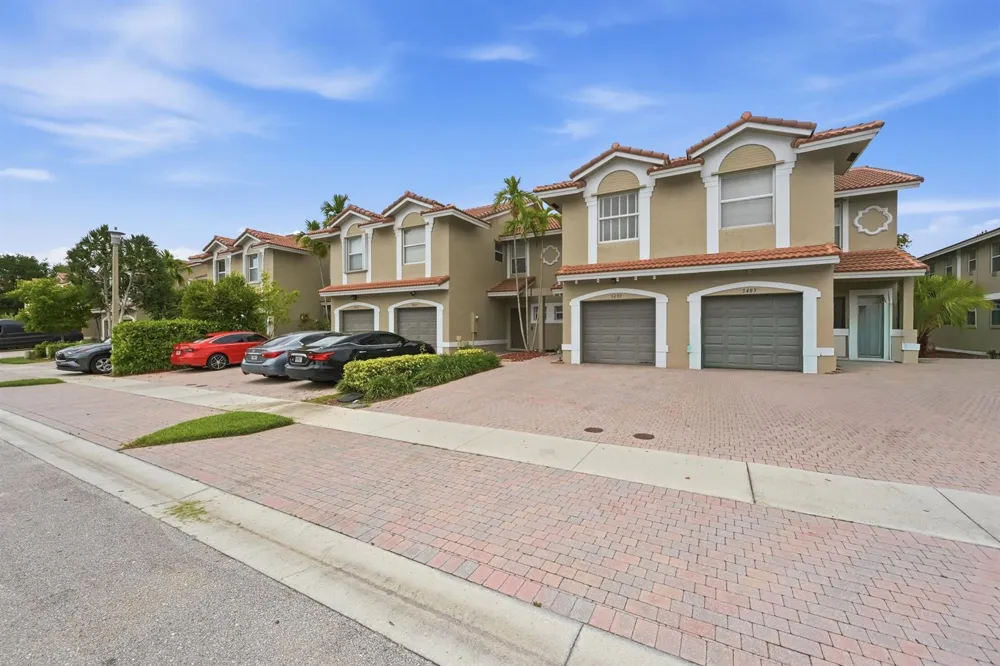 5477 NW 90th Terrace Sunrise, FL 33351