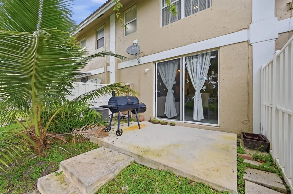 5477 NW 90th Terrace Sunrise, FL 33351