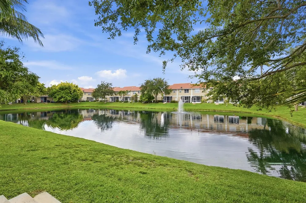5477 NW 90th Terrace Sunrise, FL 33351