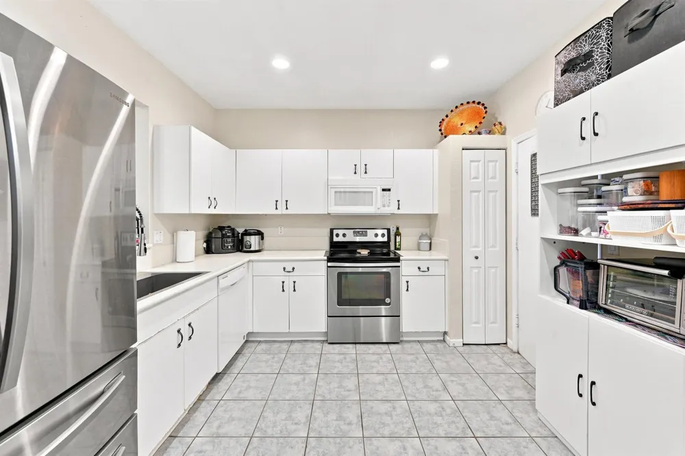 5477 NW 90th Terrace Sunrise, FL 33351