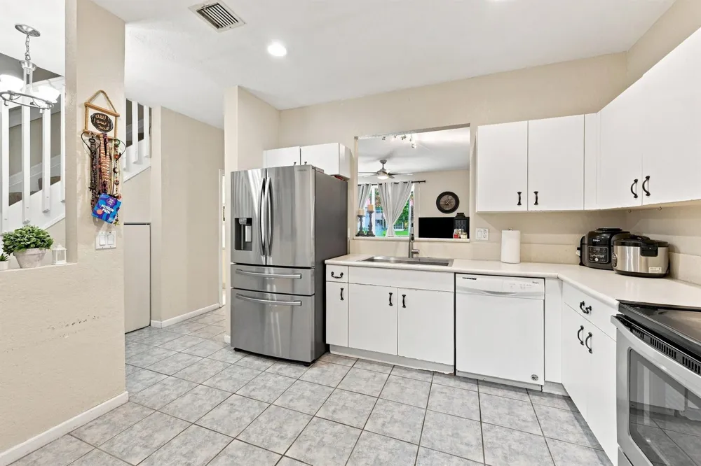 5477 NW 90th Terrace Sunrise, FL 33351