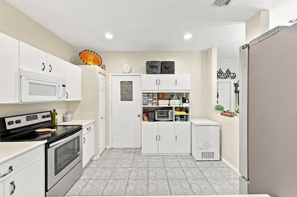 5477 NW 90th Terrace Sunrise, FL 33351