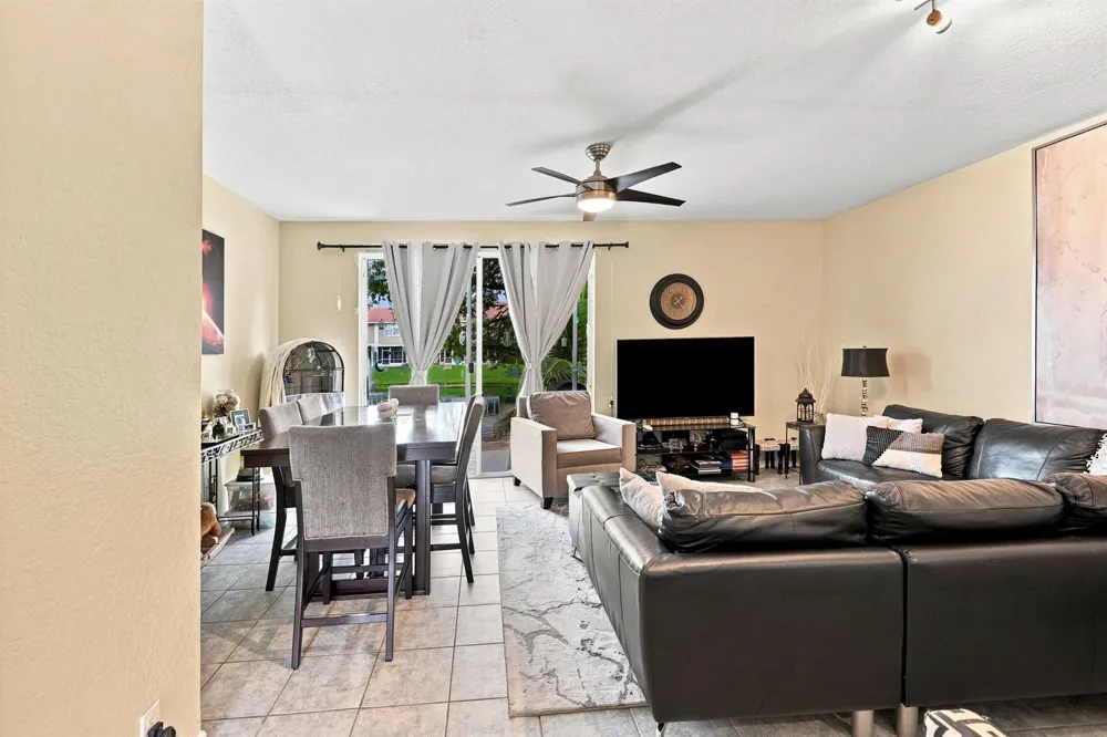 5477 NW 90th Terrace Sunrise, FL 33351