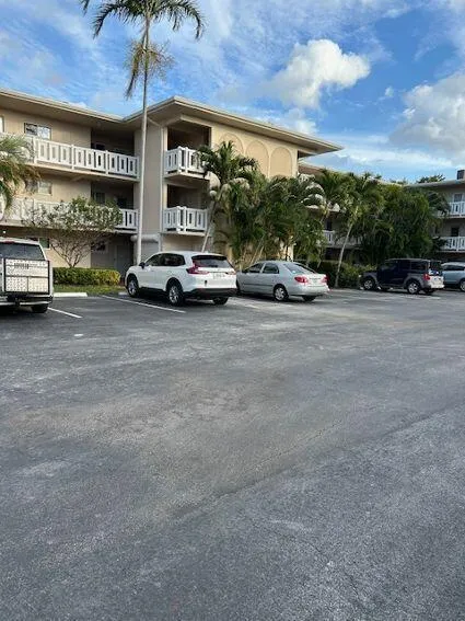 2566 S Garden Drive S #202