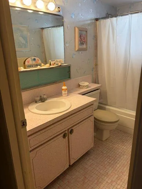 2566 S Garden Drive S #202 Lake Worth, FL 33461
