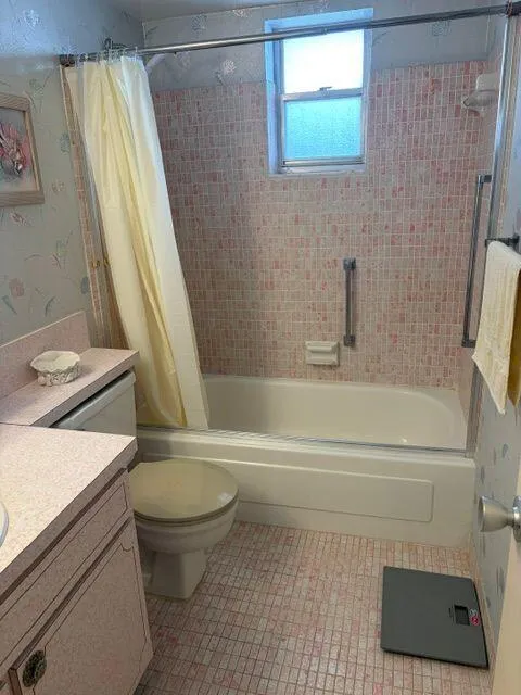 2566 S Garden Drive S #202 Lake Worth, FL 33461