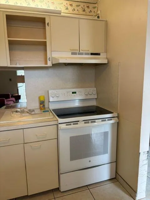 2566 S Garden Drive S #202 Lake Worth, FL 33461