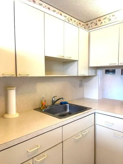 2566 S Garden Drive S #202 Lake Worth, FL 33461