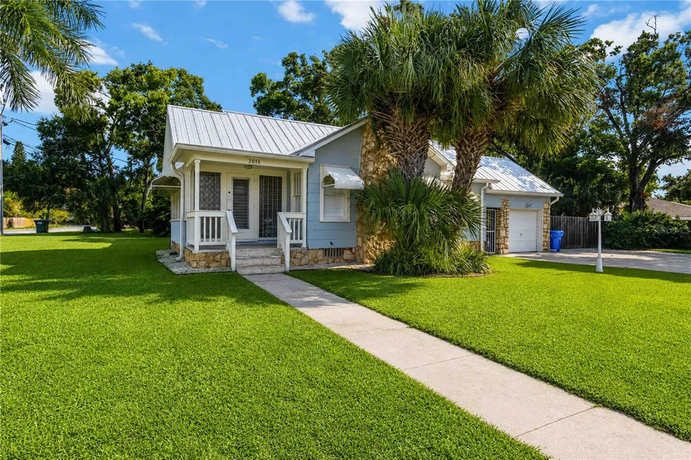 2016 VIRGINIA DRIVE Bradenton, FL 34205