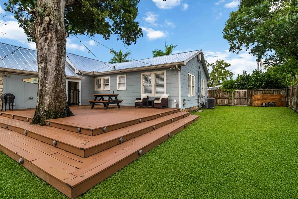 2016 VIRGINIA DRIVE Bradenton, FL 34205