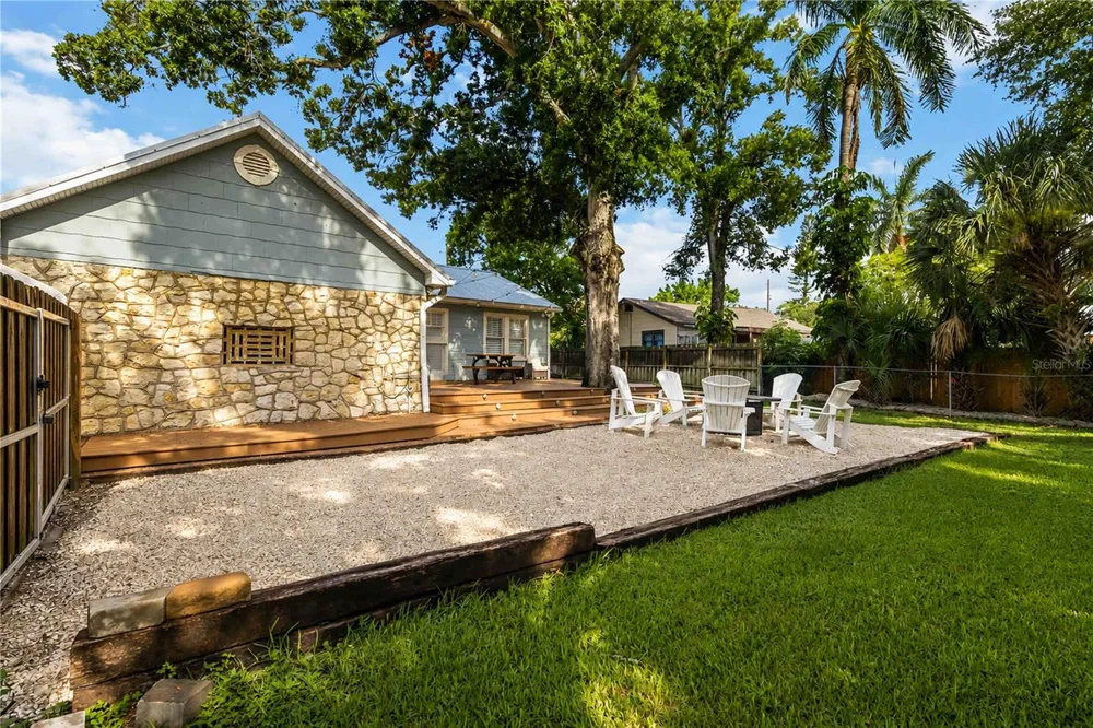 2016 VIRGINIA DRIVE Bradenton, FL 34205
