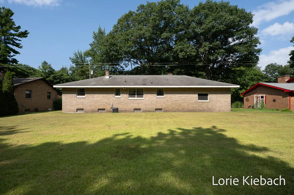 18452 168th Avenue Spring Lake, MI 49456