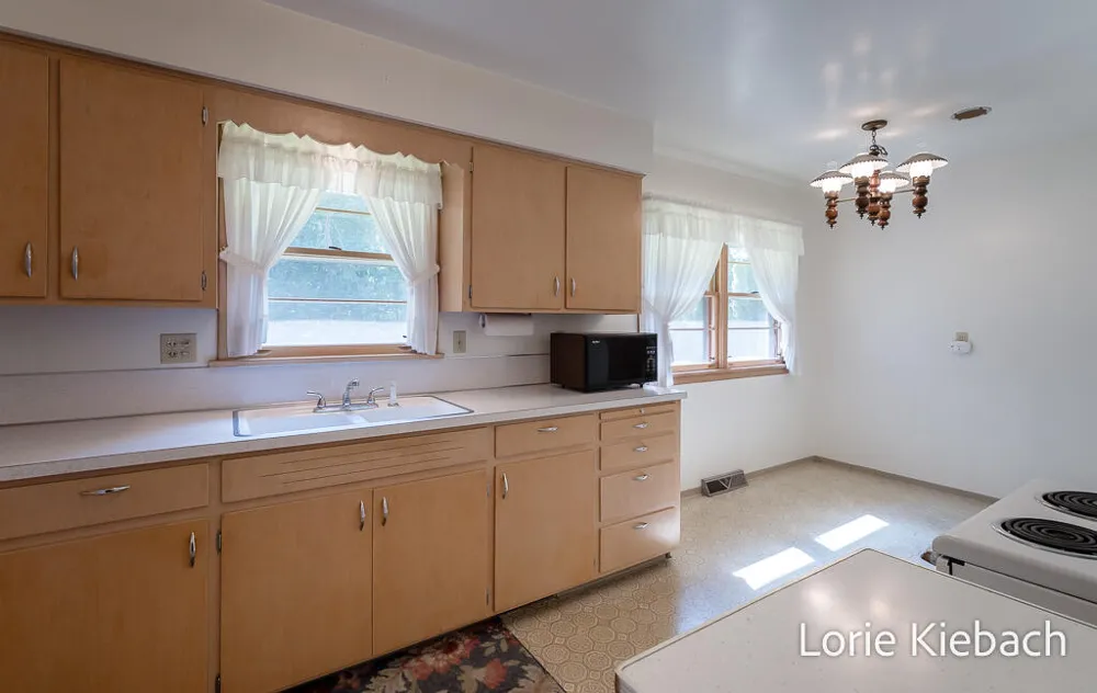 18452 168th Avenue Spring Lake, MI 49456