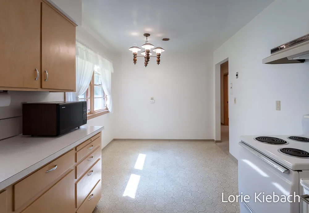 18452 168th Avenue Spring Lake, MI 49456