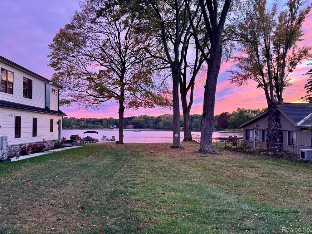 11076 Beryl Drive White Lake Charter Township, MI 48386