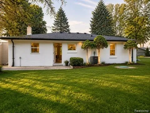 11076 Beryl Drive White Lake Charter Township, MI 48386