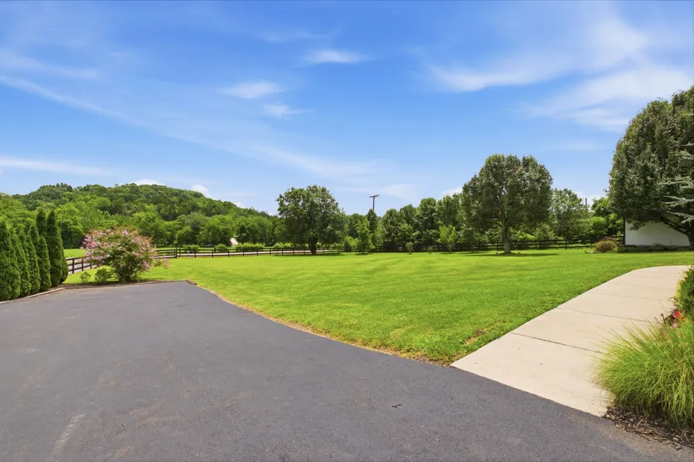 1779 Cayce Springs Rd Thompsons Station, TN 37179