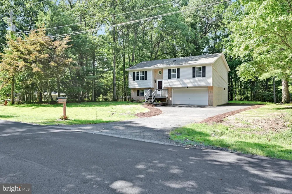 1800 CRAZY HORSE DRIVE Auburn, PA 17922