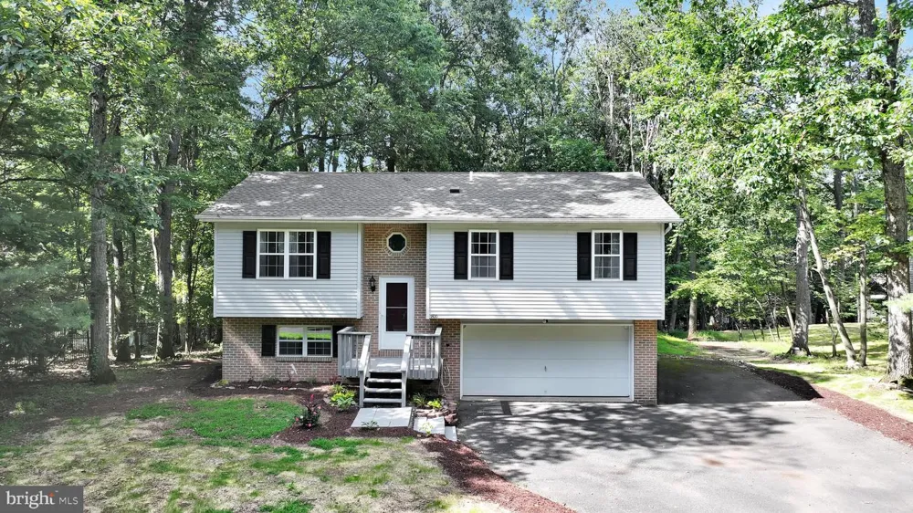 1800 CRAZY HORSE DRIVE Auburn, PA 17922