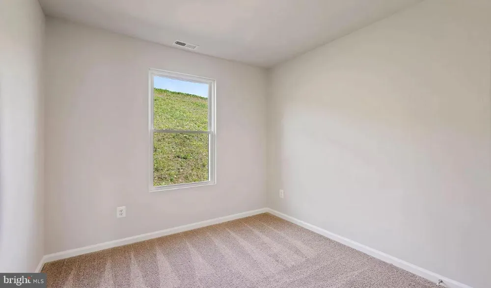27 CRAMSFORD ST Falling Waters, WV 25419