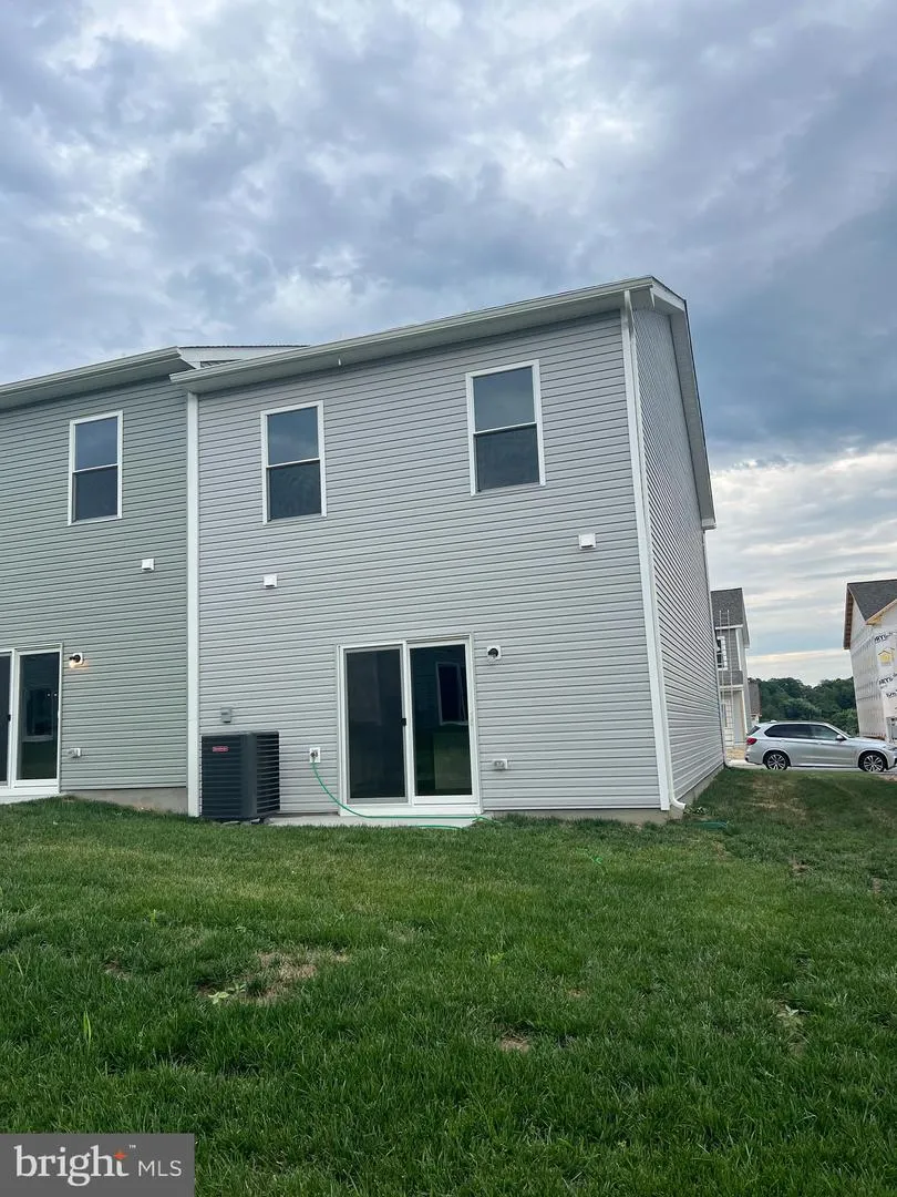 27 CRAMSFORD ST Falling Waters, WV 25419