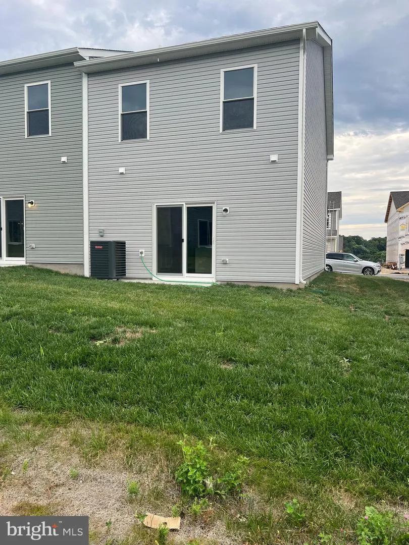 27 CRAMSFORD ST Falling Waters, WV 25419