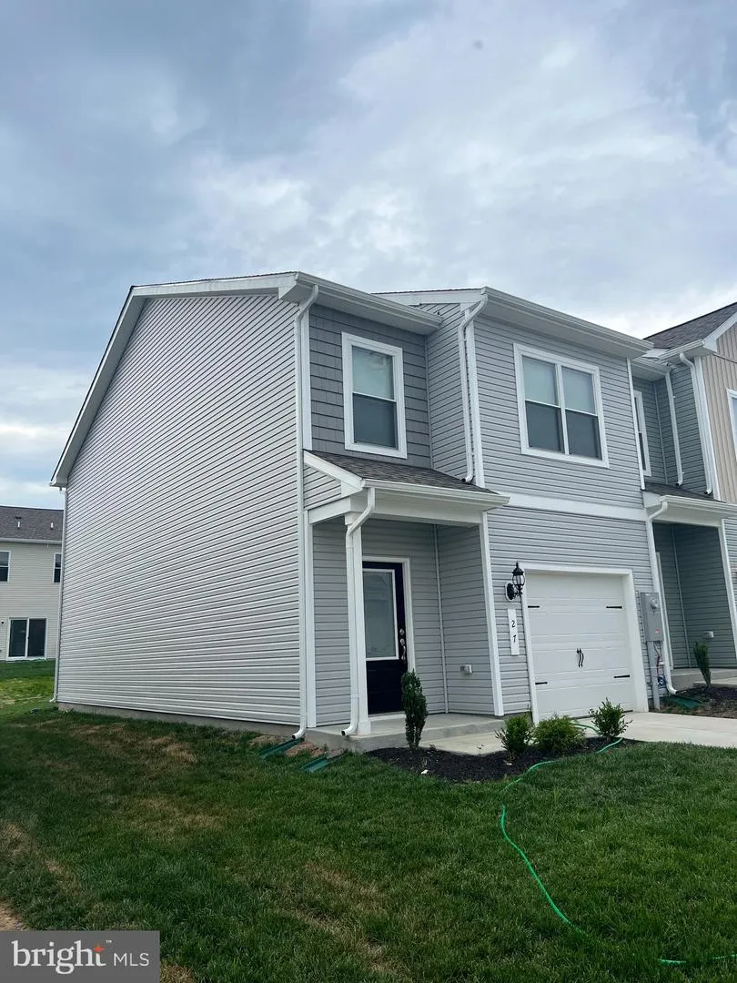 27 CRAMSFORD ST Falling Waters, WV 25419