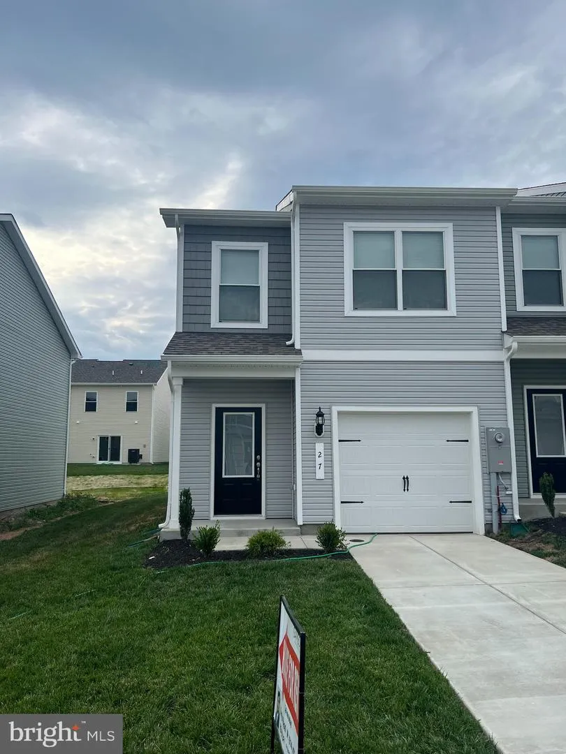 27 CRAMSFORD ST Falling Waters, WV 25419