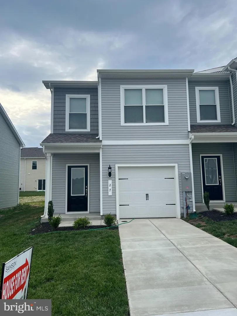 27 CRAMSFORD ST Falling Waters, WV 25419