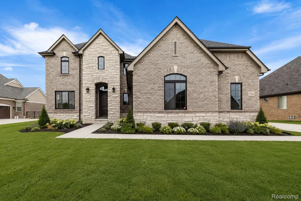 2166 Heidi Dr Addison Township, MI 48370