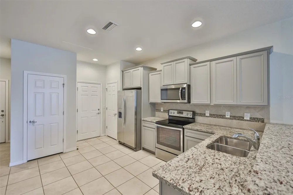 9160 HILLCROFT DRIVE Riverview, FL 33578
