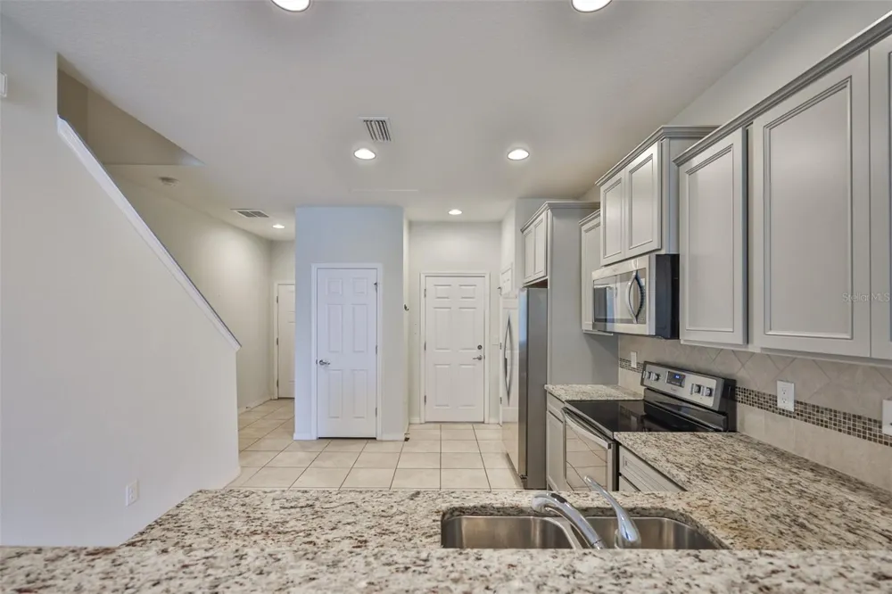 9160 HILLCROFT DRIVE Riverview, FL 33578