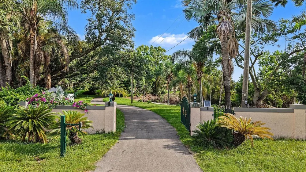 9723 YESHUA WAY Tampa, FL 33618