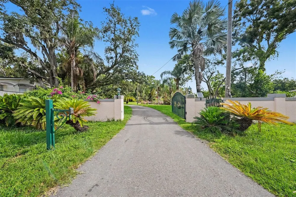 9723 YESHUA WAY Tampa, FL 33618