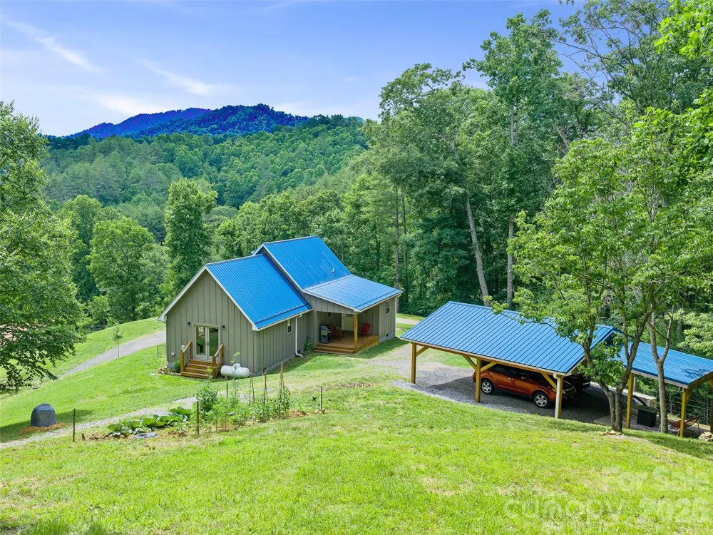 109 Tall Timber Lane Green Mountain, NC 28740