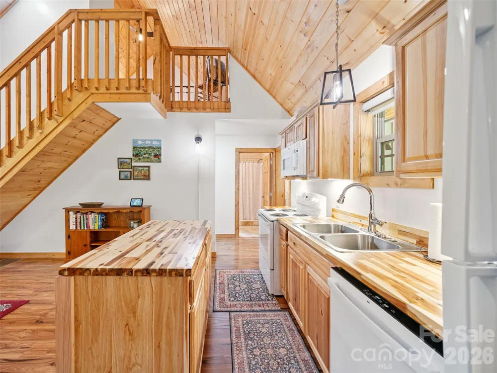 109 Tall Timber Lane Green Mountain, NC 28740