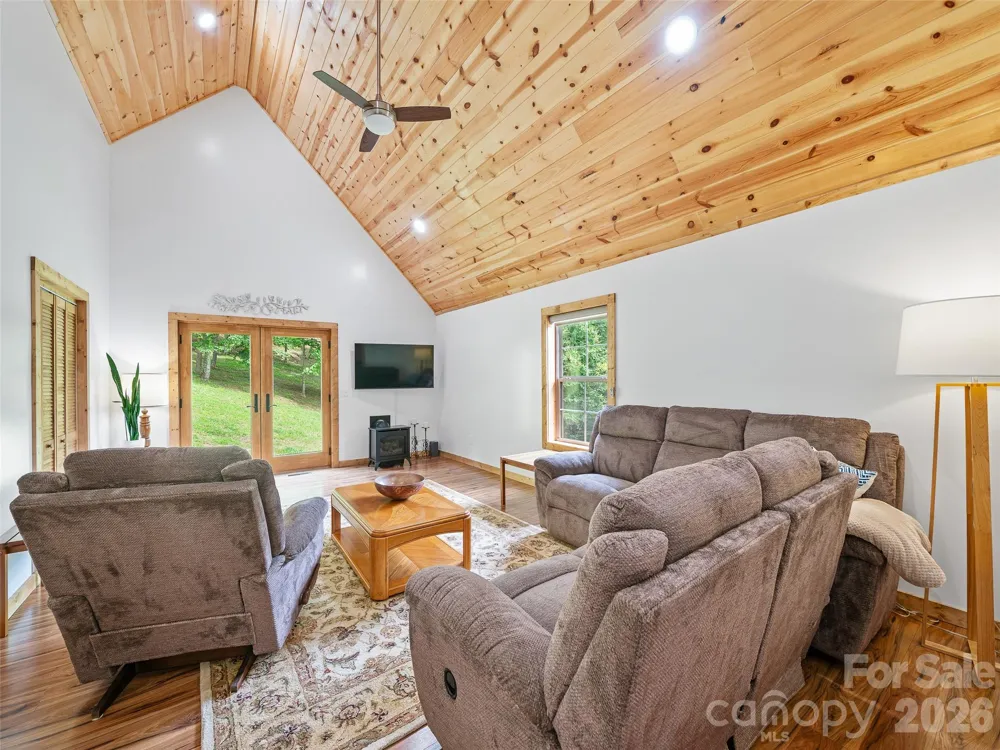 109 Tall Timber Lane Green Mountain, NC 28740