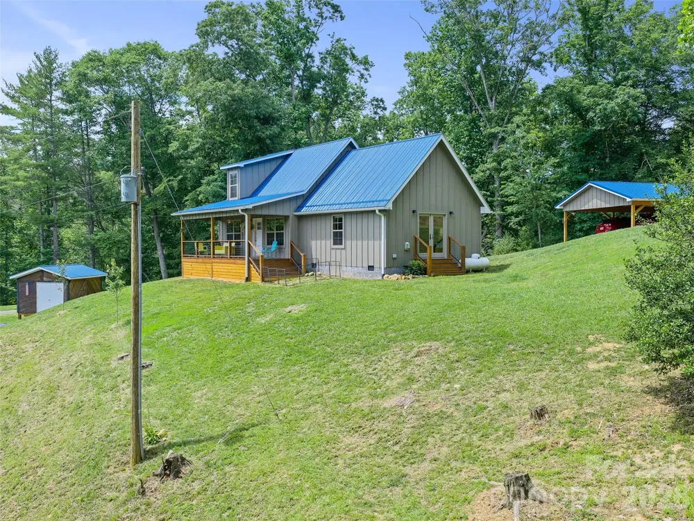 109 Tall Timber Lane Green Mountain, NC 28740