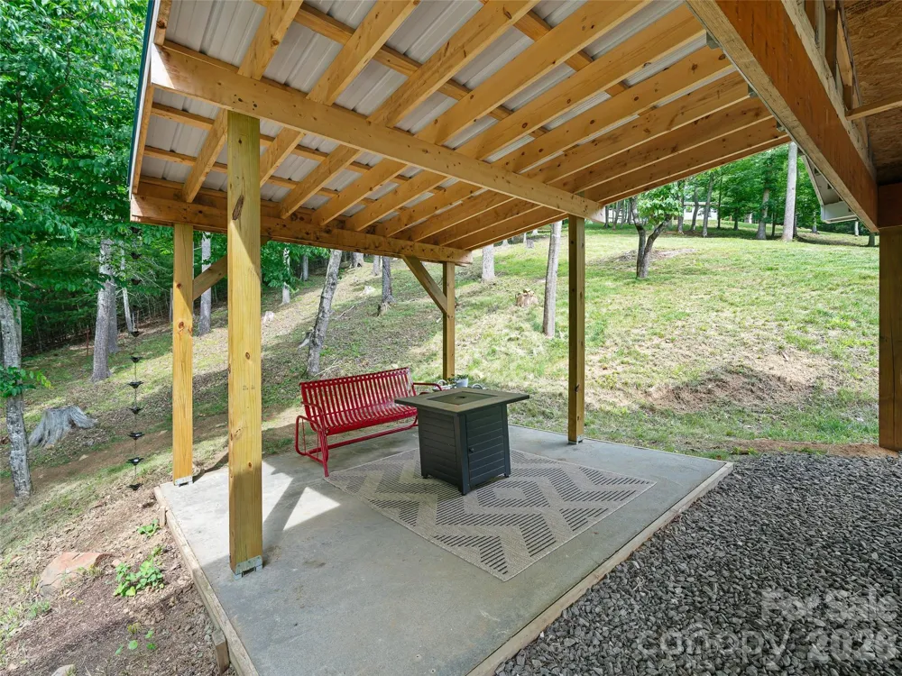 109 Tall Timber Lane Green Mountain, NC 28740